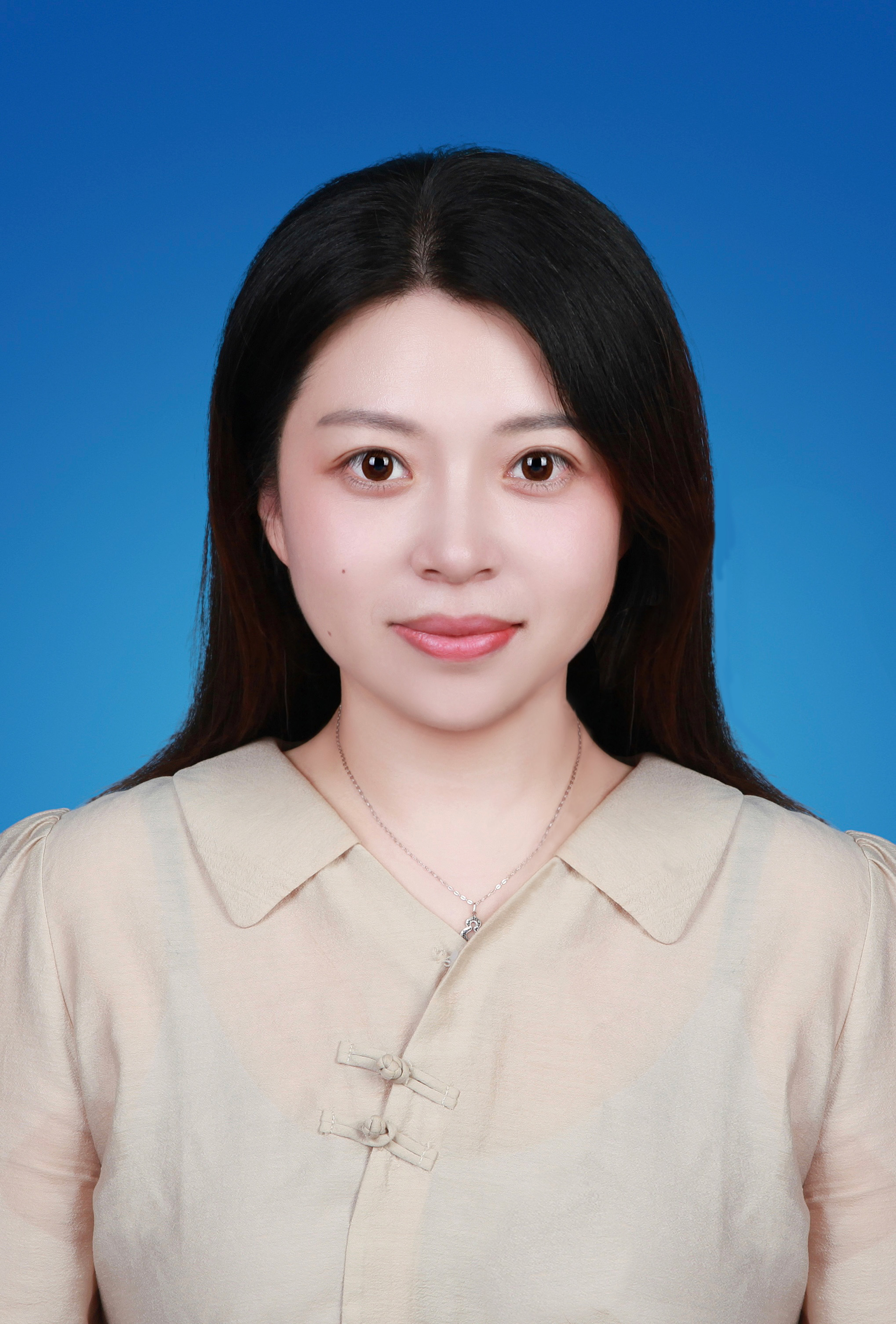 吳瓊（掘港街道辦事處副主任）.jpg