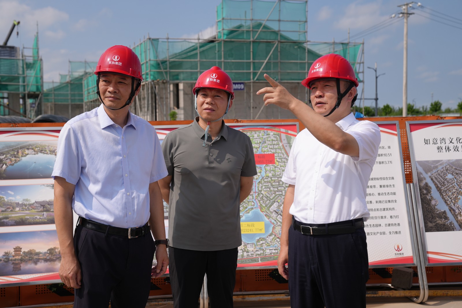 7月20日 星期日 （一版） 楊萬平調研社會民生工作，楊萬平調研如意灣文化園項目現(xiàn)場。全媒體記者 單佳凱 攝.jpg