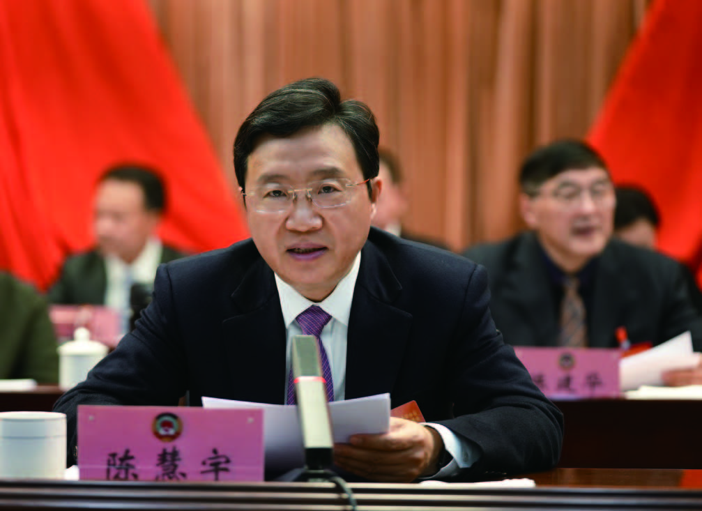 縣委書(shū)記陳慧宇發(fā)表講話.jpg